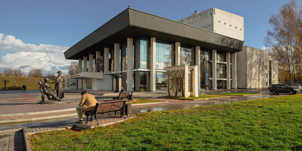 Успеть на третий звоночек! До ноября владимирцы выбирают онлайн новый стиль драмтеатра