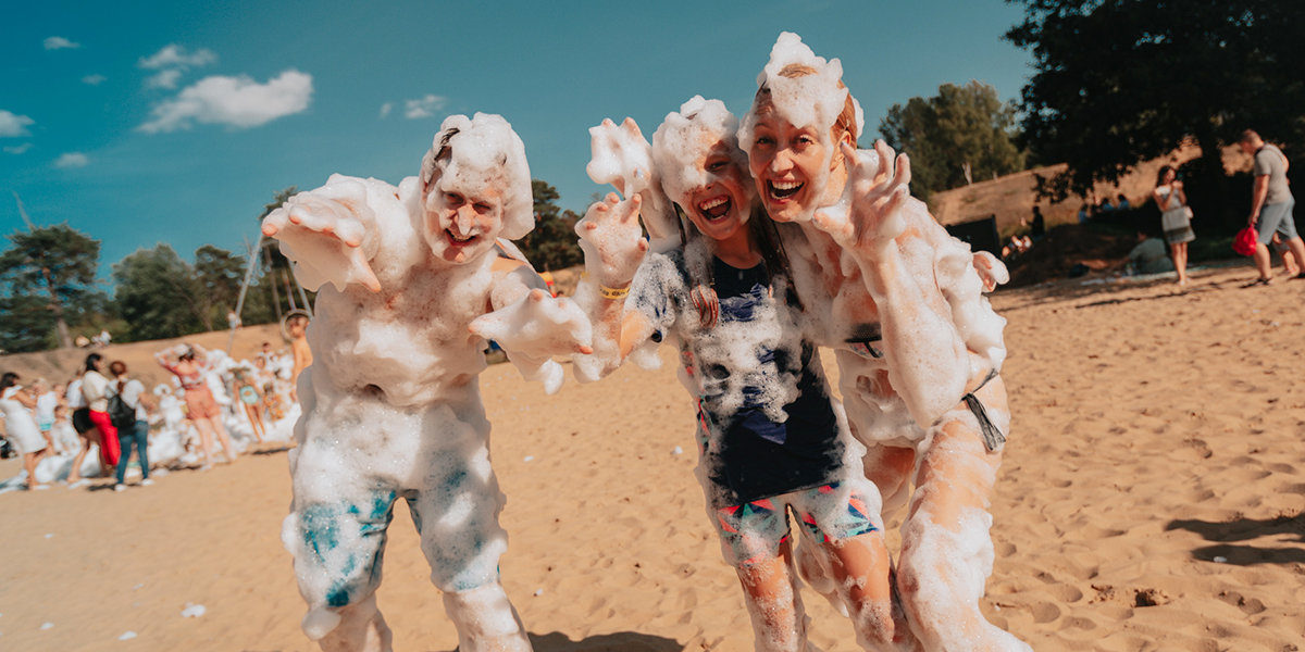 Где? На воде! Вейкбординг, шоу гимнасток и пенная вечеринка в Загородном парке