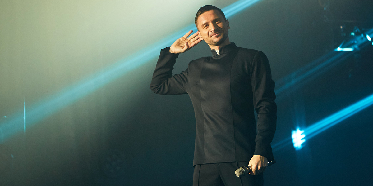 «Вспоминай обо мне, Владимир!» Поклонницы устроили Сергею Лазареву горячий прием