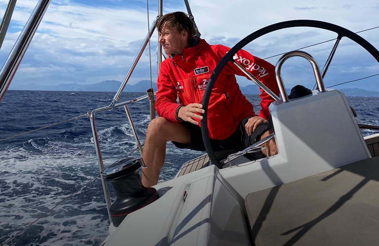 На велосипеде, яхте и не только! Ковровский покоритель высочайших вершин мира стал кругосветным вояджером