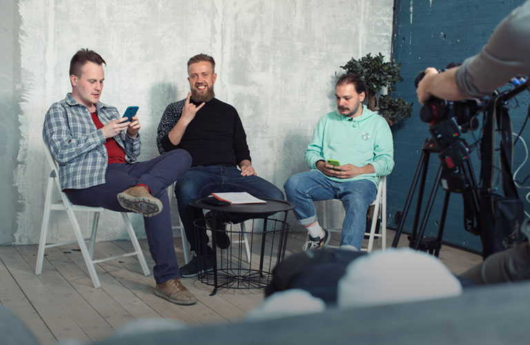 «Прожекторперисхилтон» по-владимирски: Три друга запустили шоу на YouTube