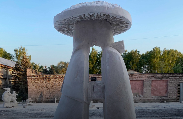 Лавстори в камне: новая работа Игоря Черноглазова, которая украсила парк Лакинска