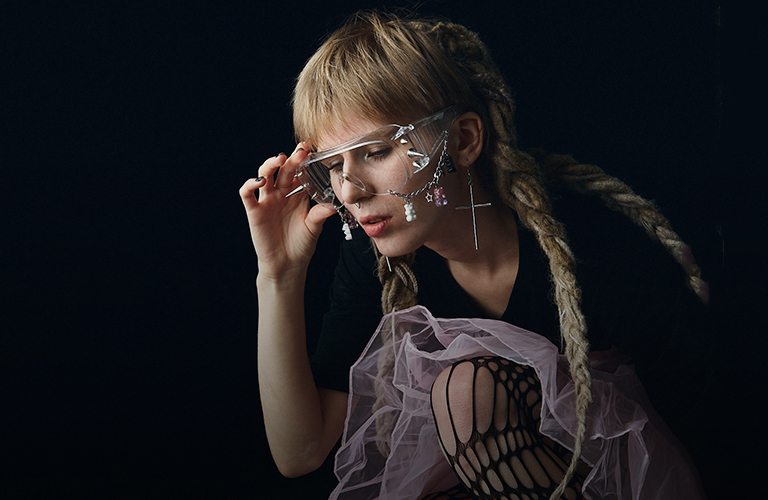 Look на 1000 рублей: кастом и секонд-хенд в гардеробе владимирского криэйтора