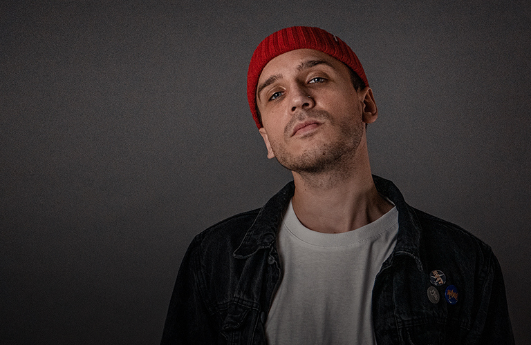 Концерт в заброшенном ангаре, или Новый клип владимирских музыкантов ataka