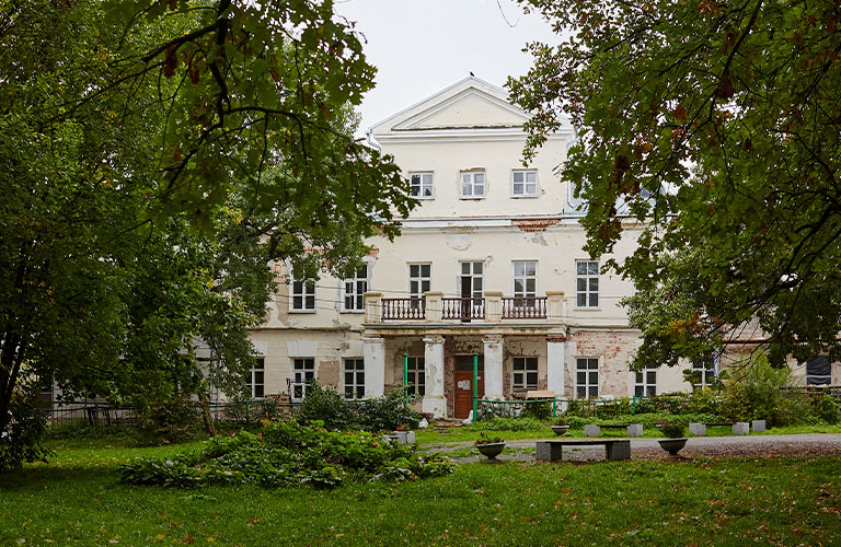 Тотальный ремонт в имении Голицыных, или Судьба усадьбы с мезонином