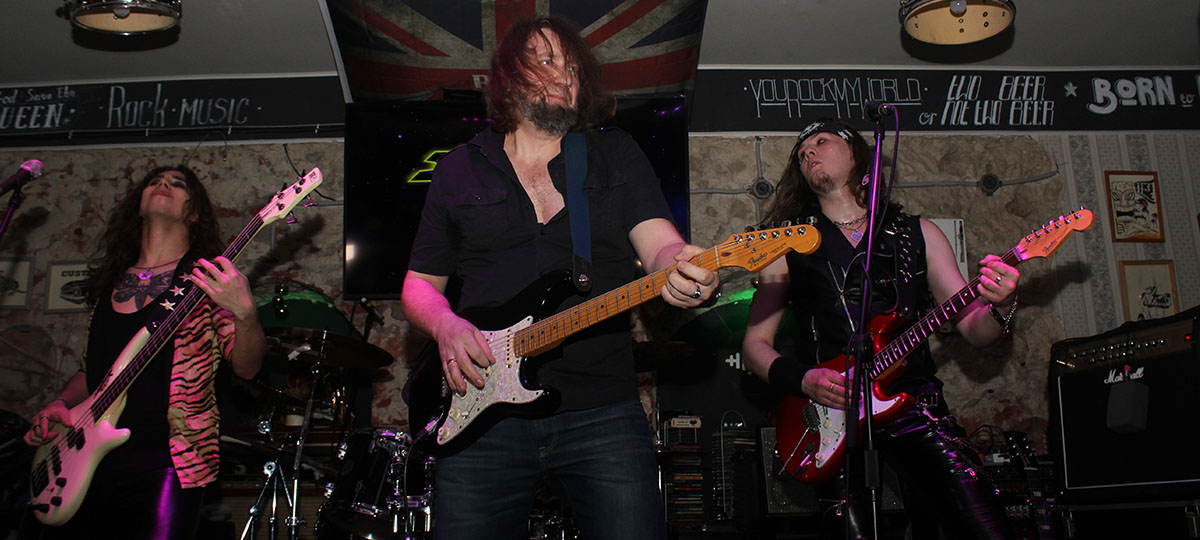 Bosphorus Night Party! Рок-концерт со знаменитыми гостями, стриптизом и конкурсами