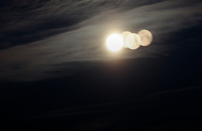 Загадка четырех лун. Правда ли, что небо над Владимиром озарило несколько ночных светил?