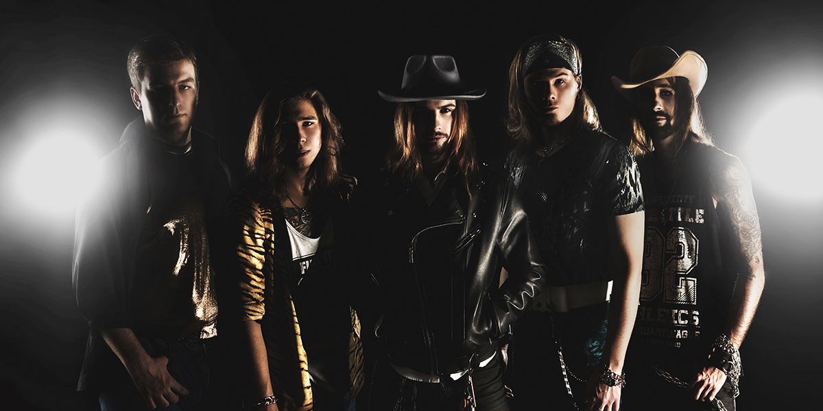 Вызывающий мейк и стриптиз. Хорошо ли на Владимирщине глэм-рокерам жить?