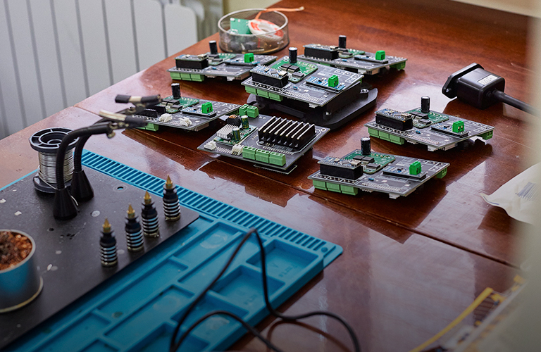 Дом на батарейке: владимирцы разработали устройство на случай «конца света»