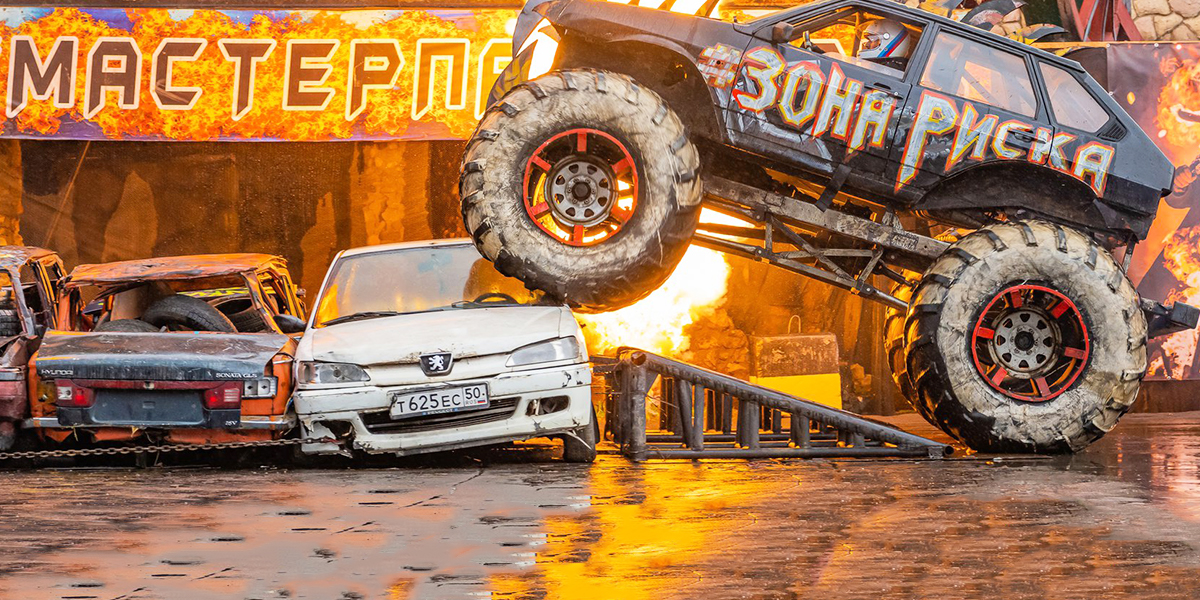 Горы битых машин и суровый экстрим – кольчугинский каскадер о выступлениях в парке киноприключений