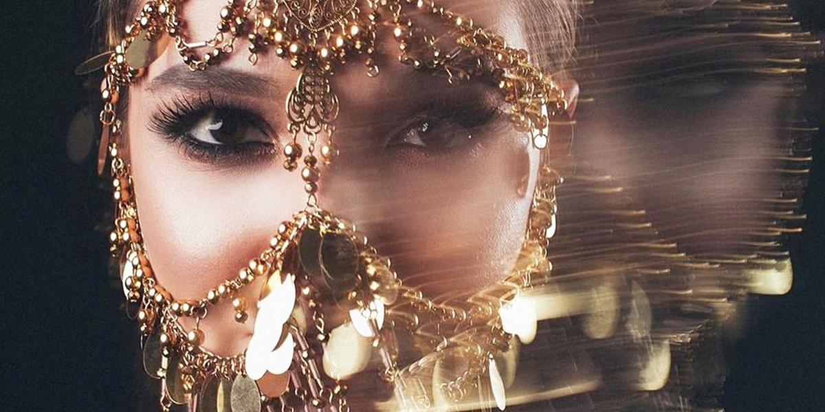 От сеток с шипами до цепей как у наложниц «султанского цветника» на лицах владимирцев