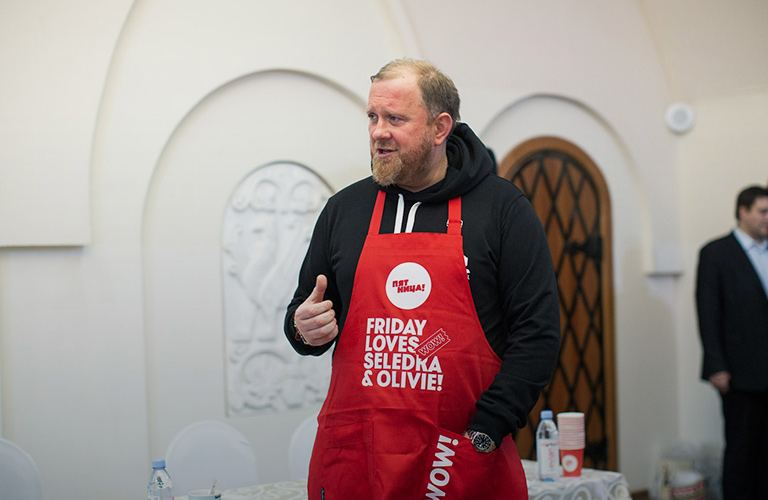 Владимирцы накормили Константина Ивлева «Оливье» с уткой и «Селедкой в берлоге»