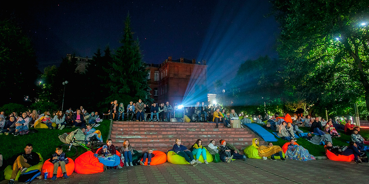 Новая локация для открытых кинопоказов - пруд в Добром