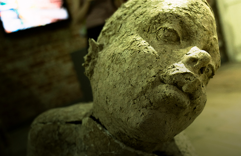 Разрыв шаблона: в летнем дворике установят скульптуру упитанной балерины из яичных упаковок