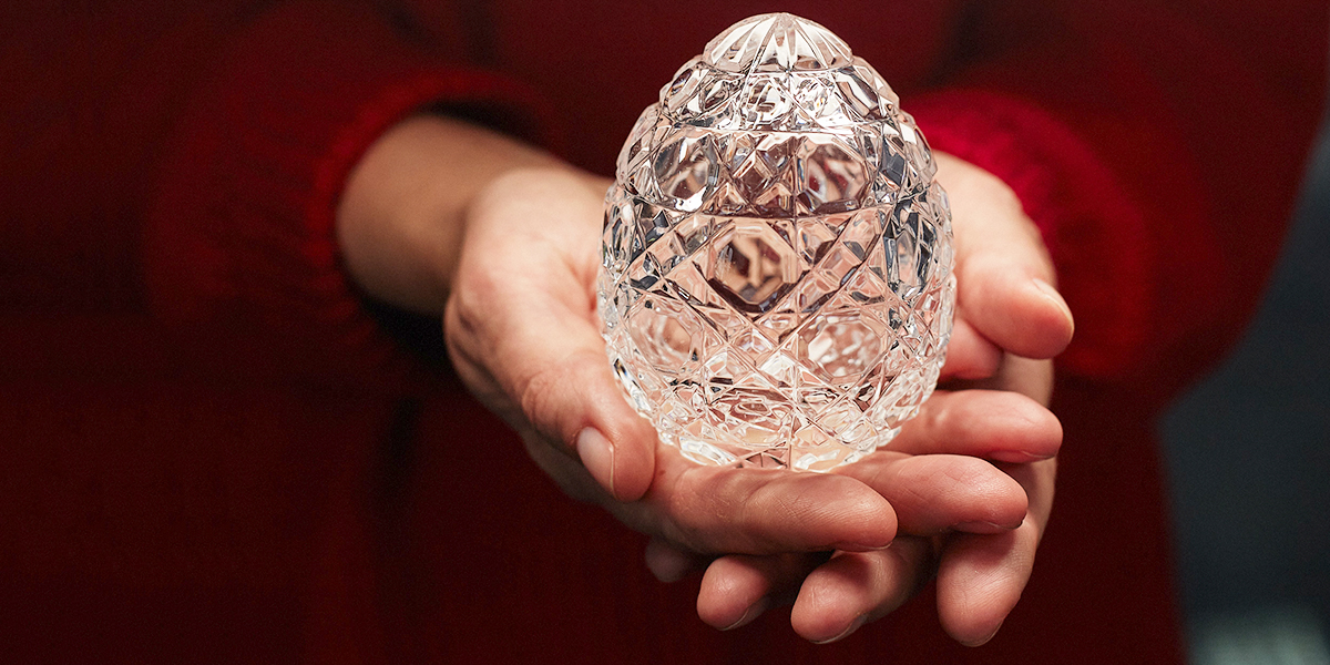 Яйца, курочки и петушки: хрустальные пасхальные сувениры из города стеклодувов