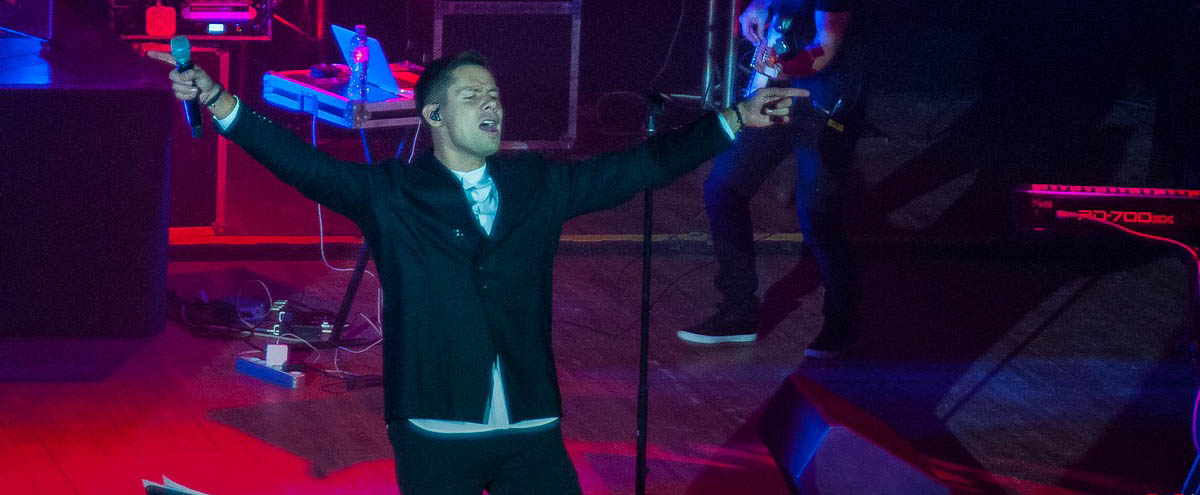 Кокетство и феерия: Стас Пьеха выступил во Владимире