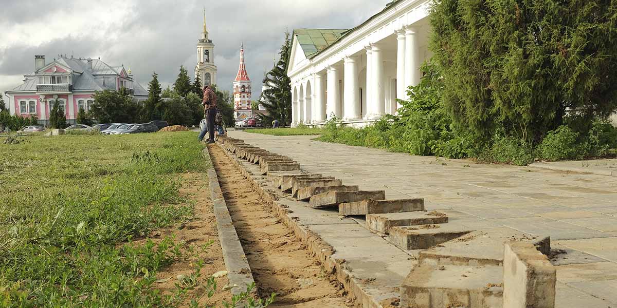 Хроники суздальского Зарядья. Плитку перекладывают, набережную не строят