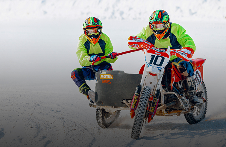 Гонки на «колясках» и с резиной без шипов — эффектные заезды мотокросса в Мелехово