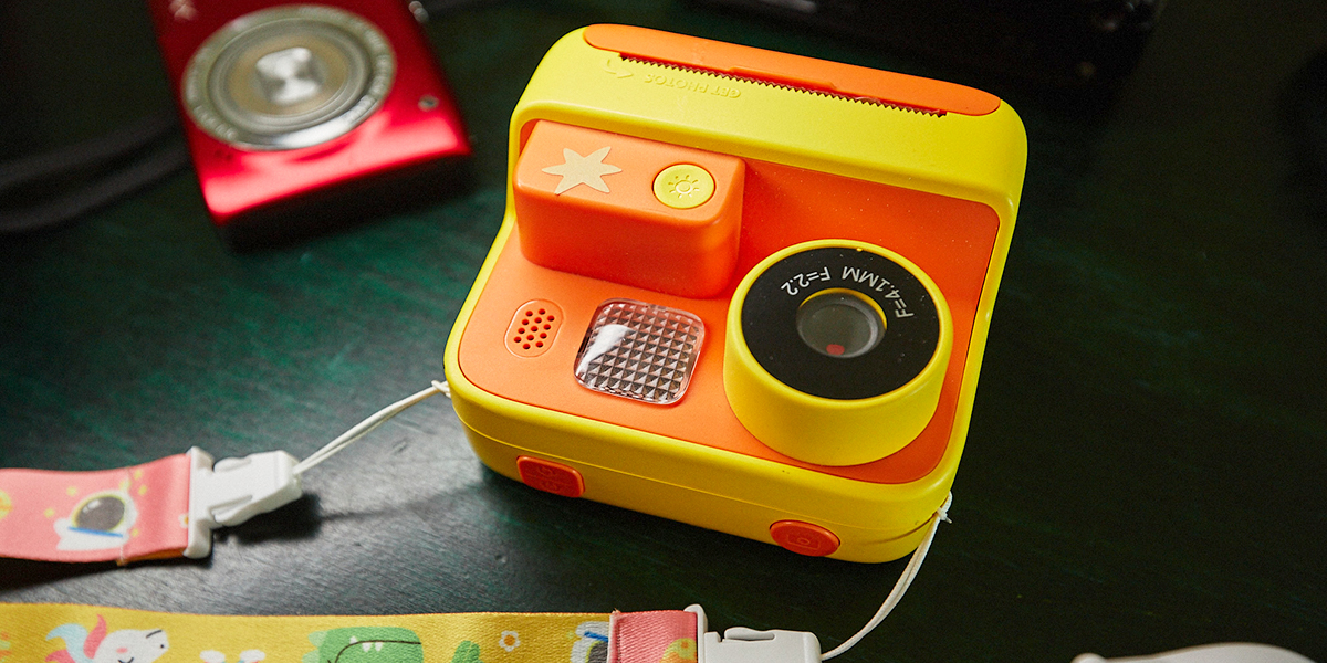 Брелок, который умеет снимать, и «чековый аппарат» — фотоколлекция без пафоса Виктории Афанасьевой