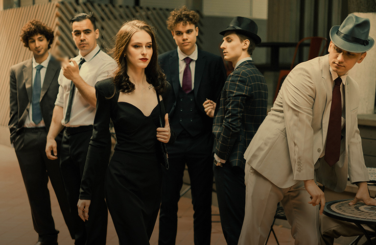 Сильная и независимая в окружении 17 парней, или Владимирский ремейк фильма «Малена»