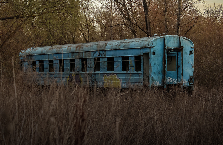 Помятые вагоны посреди леса, или Таинственная стоянка за Черным мостом
