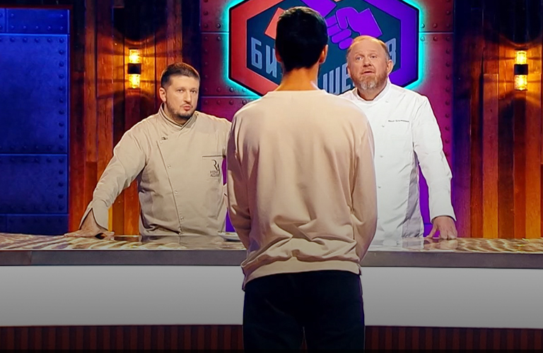 Повар из Александрова покорил Рената Агзамова и Константина Ивлева блинчиками, но погорел на колбасе