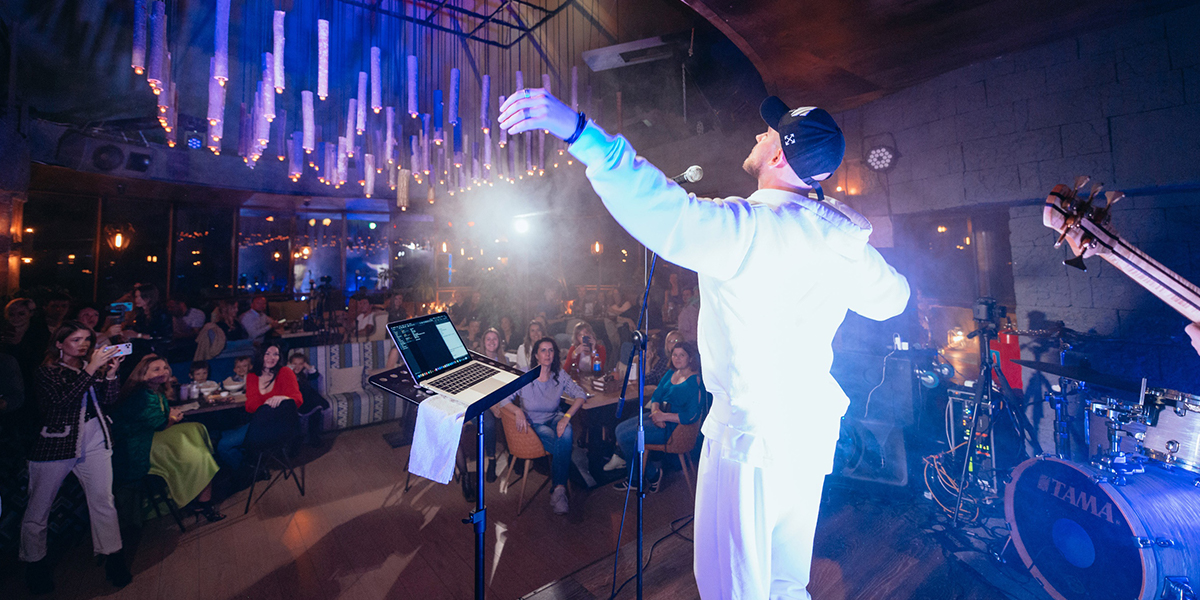 Обзор музыкальных новинок: техно, лайвы и обман