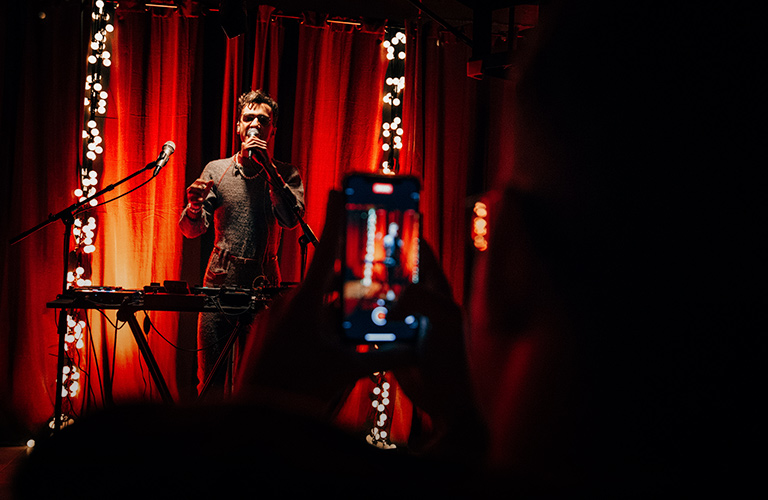 Джаз-поп электронщик Эрик Лейтхойзер и его ламповый концерт во Владимире