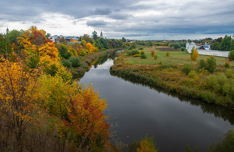 Пешеходная зона и смотровая площадка. К юбилею Суздаля благоустроят берег Каменки