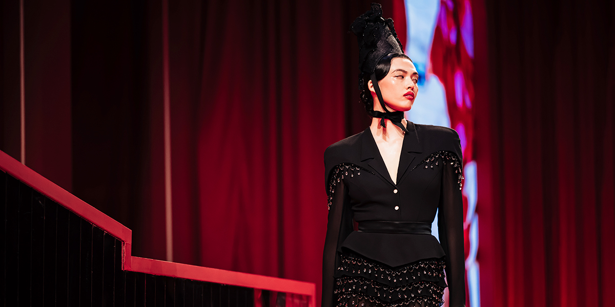 Блеск кабаре! Эксклюзивные украшения из гусевского хрусталя в новой кутюрной коллекции Ульяны Сергеенко