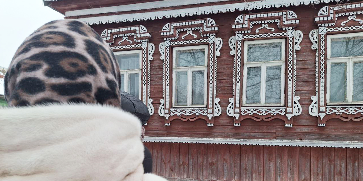 Рожаницы, птицы и загадочные знаки Соляриса — застывшие в дереве заклинания судогодских окон