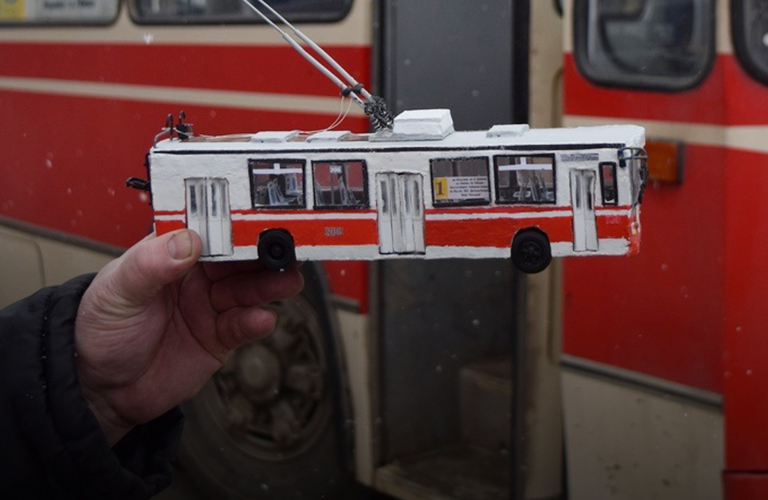 Студент из Владимира делает точные копии троллейбусов и коллекционирует проездные билеты