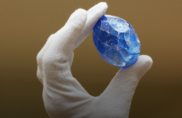 «Я думал, это бриллиант». В особняке 19-го века на улице Ильича нашли дореволюционное пасхальное яйцо