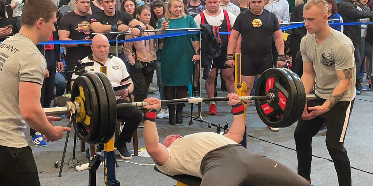 Рекорды чемпионата по жиму: пятилетняя девочка VS тяжелоатлет