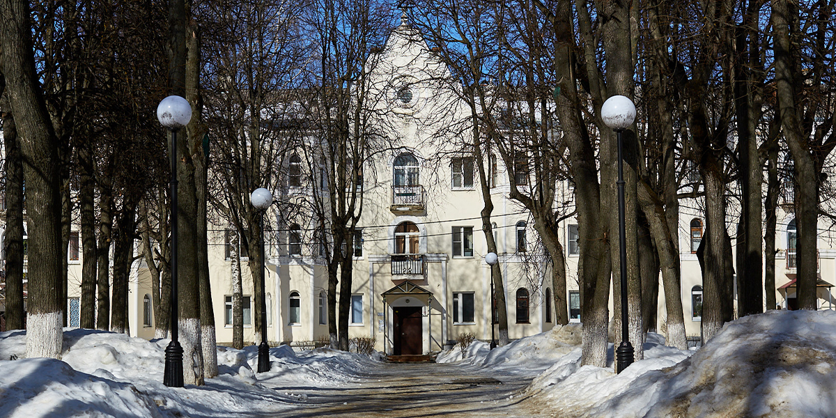 Дом мечты на улице 850-летия: эркерные окна и вид на любимый сквер