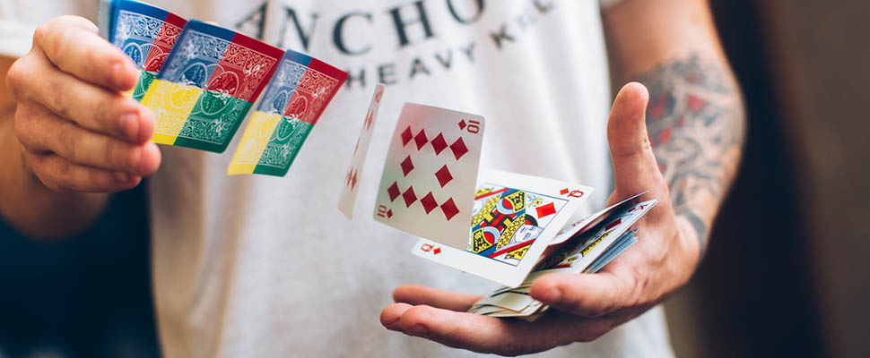 40 колод игральных карт студента Максима Чернышова