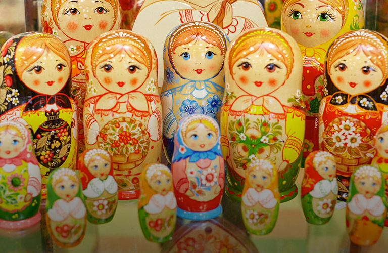 История игрушек по-владимирски: как развлекались дети раньше?