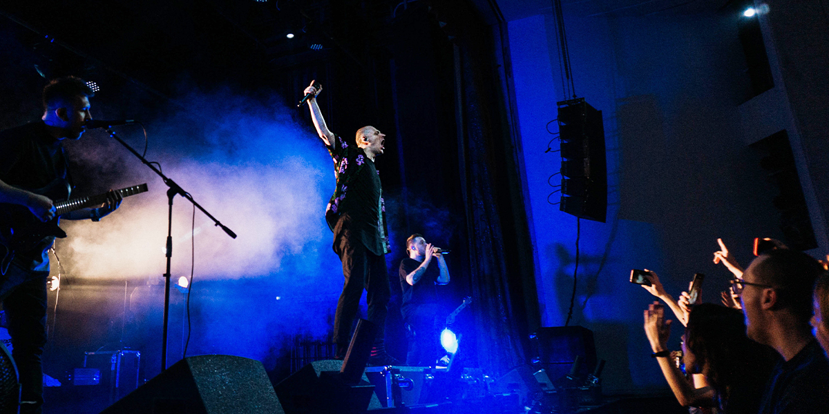 «Смотри на меня»: легкая эротика на первом концерте Anacondaz во Владимире