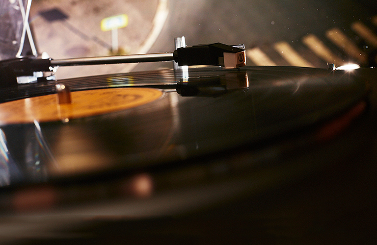 «Золотой фонд» винилового клуба. Где бесплатно послушать более 5000 пластинок?