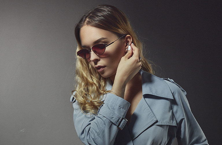 Модный вырез, пикантный разрез и винтаж в образах Алины Казимовой