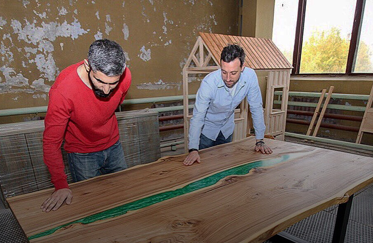 Тумба из коряги и стол-река: владимирская мебельная мода и ее обличья