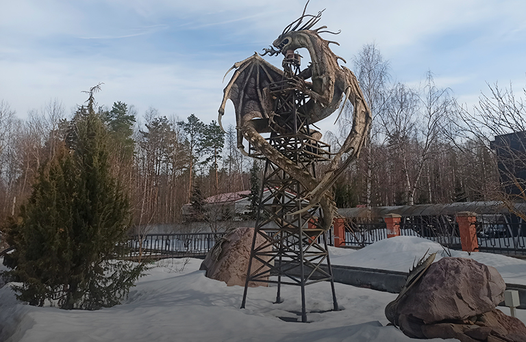 От металлического дракона до истукана: топ-7 самых необычных и масштабных арт-объектов 33-го региона