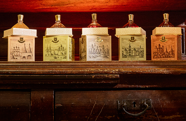 Запечатанные ароматы Владимира и Суздаля: история парфюмерной коллекции, выпущенной в прошлом веке