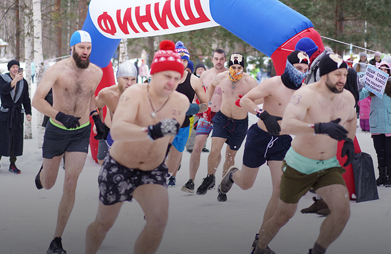 Бег голышом и заплыв в ледяной проруби! Владимирские моржи на криатлоне для самых закаленных