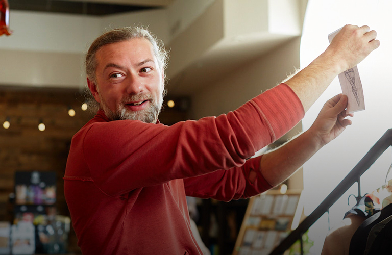 Искусство и секс: Евгений Кравцов представил свои работы на выставке товаров для взрослых