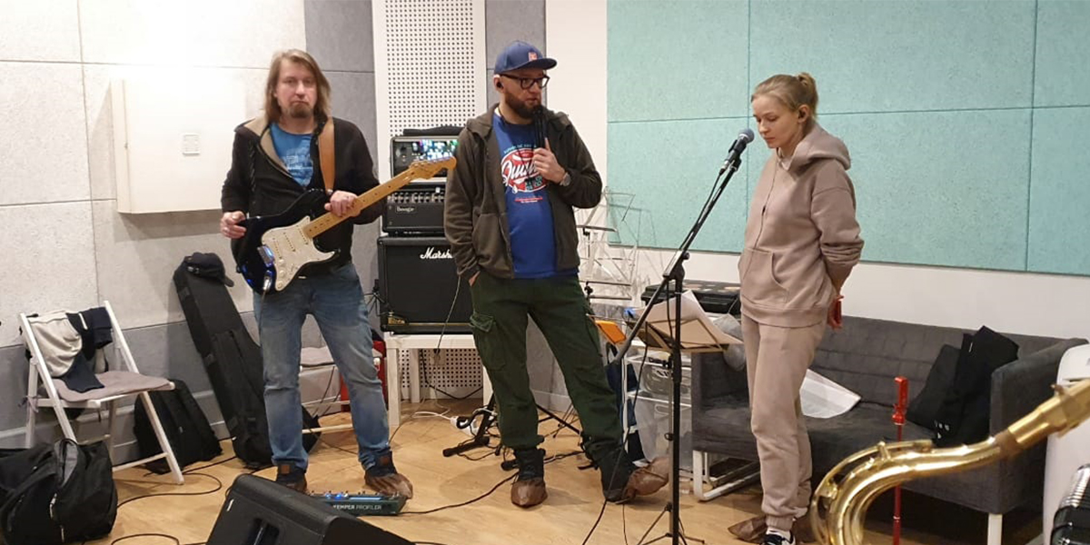 «Рекорд Оркестр» и актриса Юлия Пересильд споют вместе на «Квартирнике у Маргулиса»