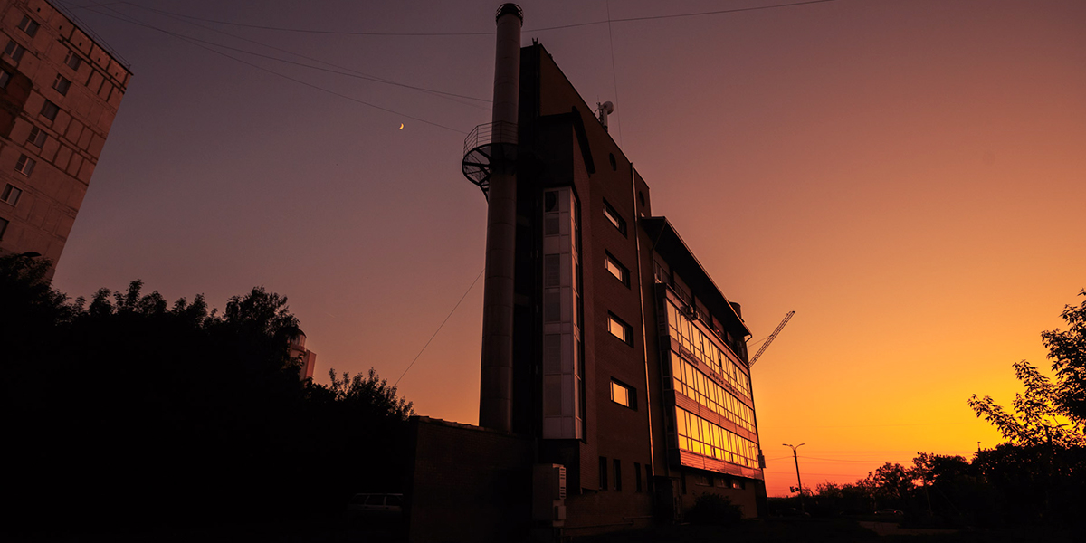 Скатные кровли, карнизы и фронтоны. Постмодернизм в архитектуре владимирских зданий