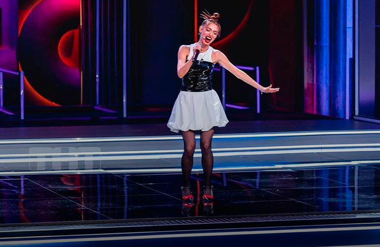 Певица из Владимира попыталась рассмешить Светлакова и Кравец, чтобы выиграть 10 миллионов рублей