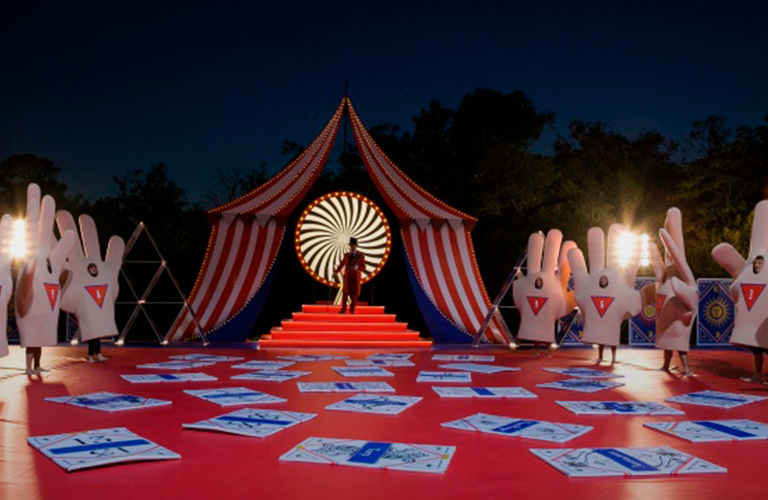 Алена Маркелова повалялась в грязи и загорела по налокотники в шоу «Золото Геленджика»