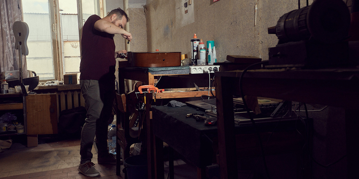 От гитары из лопаты до мастерской по созданию и ремонту инструментов